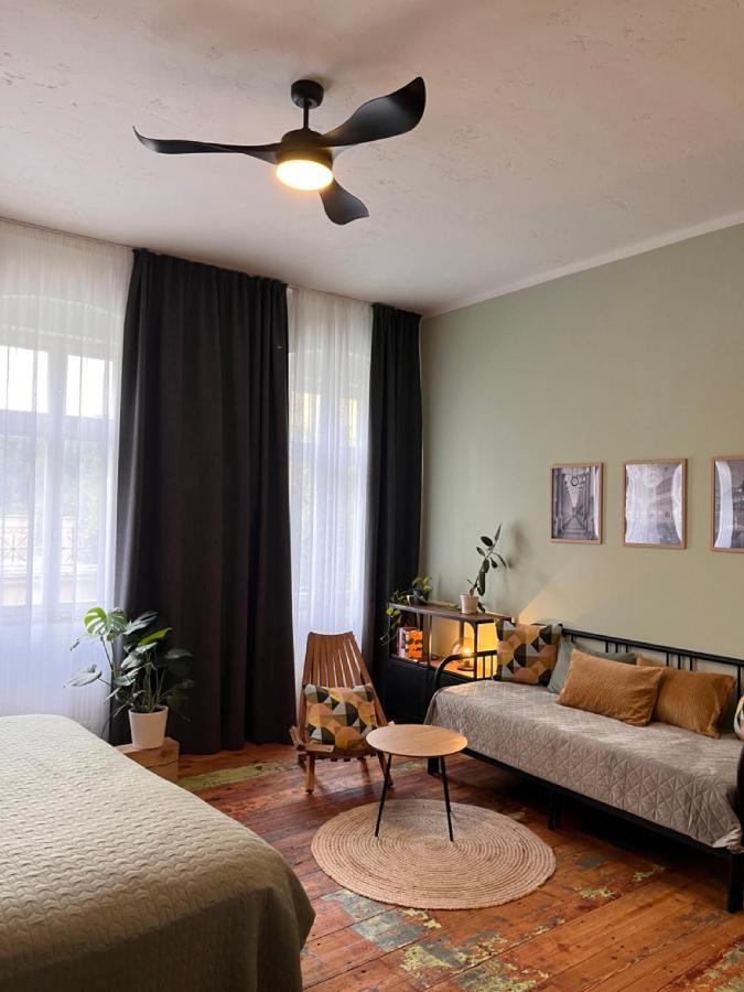 Four Rooms Carlsbad Authentic Карловы Вары Экстерьер фото