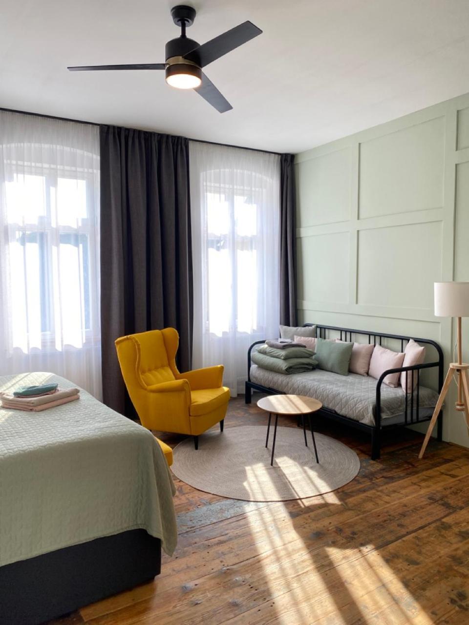 Four Rooms Carlsbad Authentic Карловы Вары Экстерьер фото