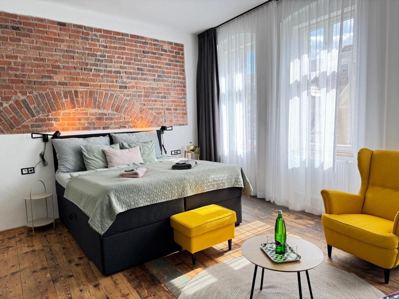 Four Rooms Carlsbad Authentic Карловы Вары Экстерьер фото